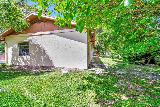 Foto del edificio - 2122 Nova Village Dr