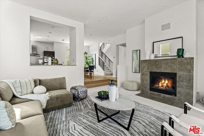 Foto del edificio - 13027 Bluff Creek Dr