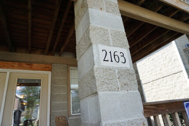 Foto del edificio - 2163 Indianola Ave