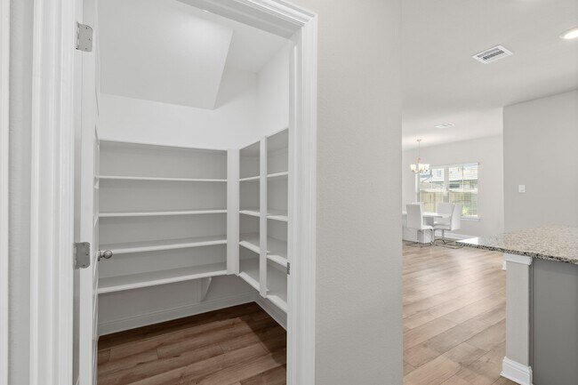 Foto del edificio - 409 Aurora Creek Ln