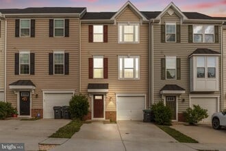 Building Photo - 515 Streamview Dr