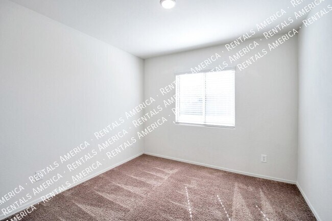 Foto del edificio - 1560 E Demain Dr