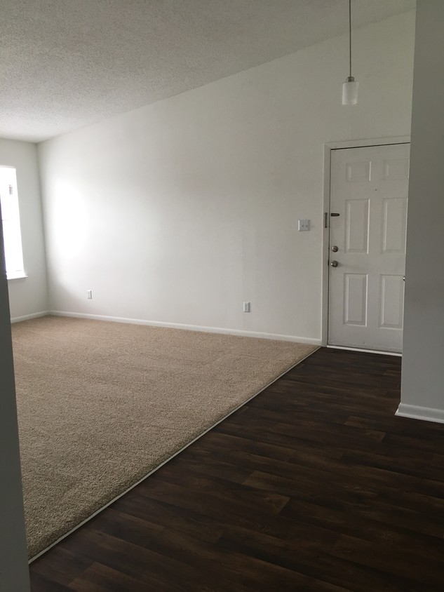 Foto principal - 212 Oak Lake Run Crescent