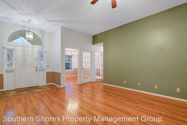 Building Photo - 3 br, 2 bath House - 107 Saddleback Cir.