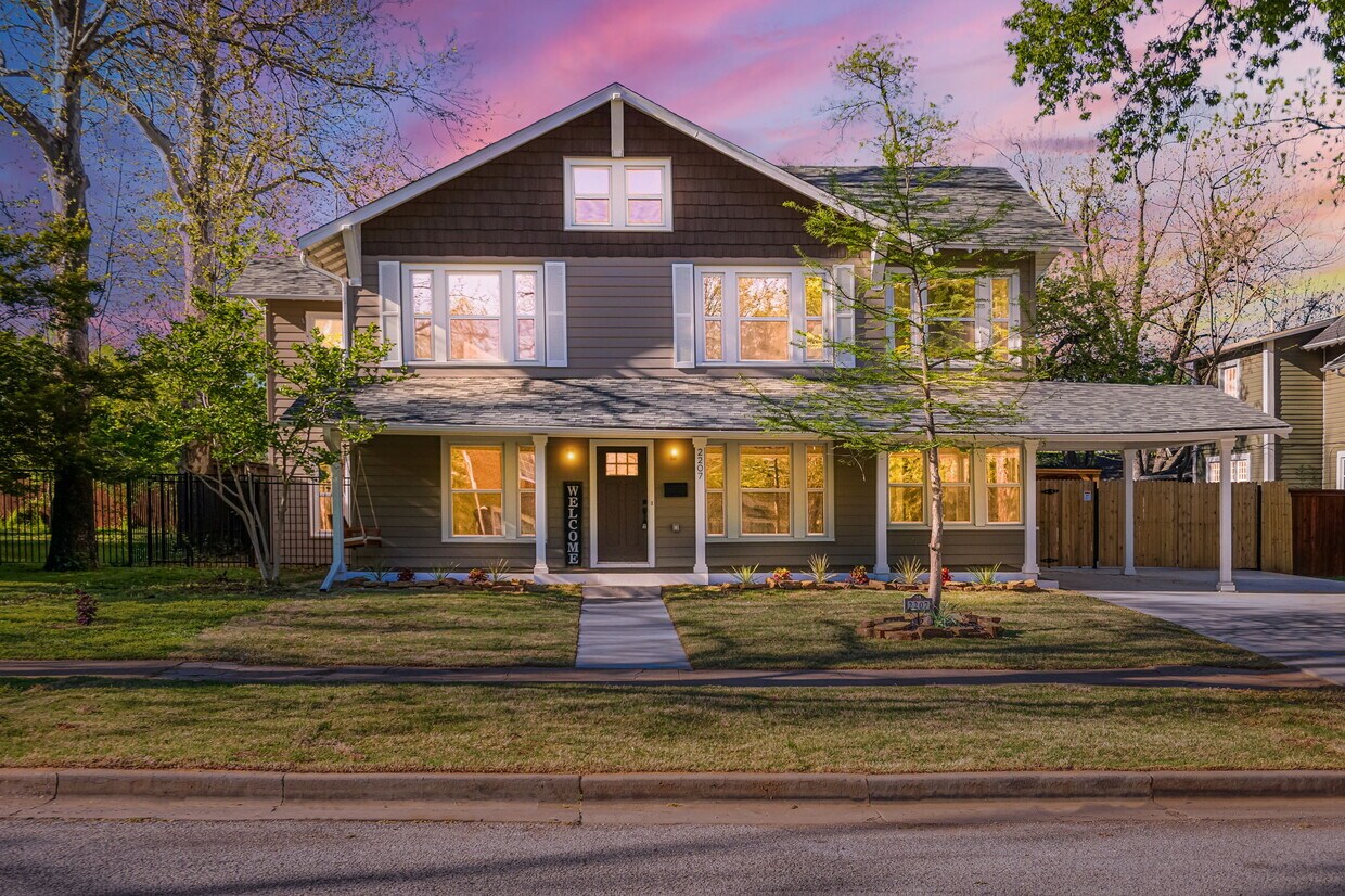 Primary Photo - 2207 NW 18th St