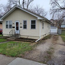 Building Photo - 3216 1st St