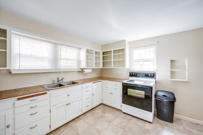 Foto del edificio - Charming College Hill Gem – Your Perfect Student Home!