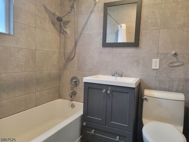 Building Photo - 24 E Price St