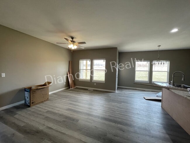 Foto del edificio - 4 Bedroom Home Available Early February - Great Neighborhood & Ozark Schools!