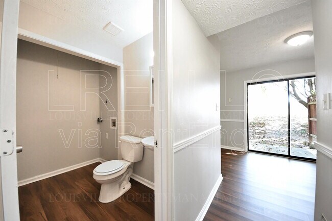 Foto del edificio - 621 Westport Rd