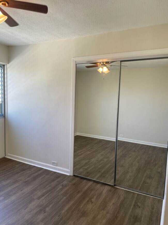 Foto del edificio - Ala Wai Cove- 2 Bed, 1 Bath with 1 assigne...
