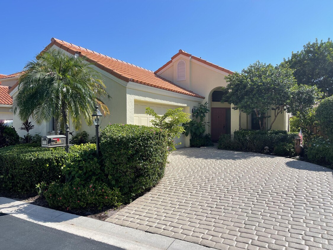 Primary Photo - 2575 La Cristal Cir