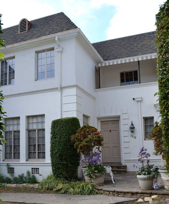 Photo - 921 1/2 S Hobart Blvd (Los Angeles, CA)