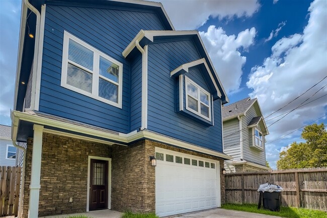 Building Photo - 3801 Oxford St