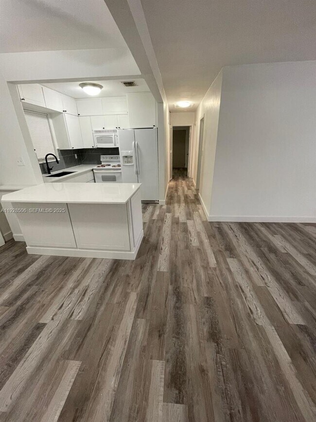 Foto del edificio - 10245 SW 37th Ter