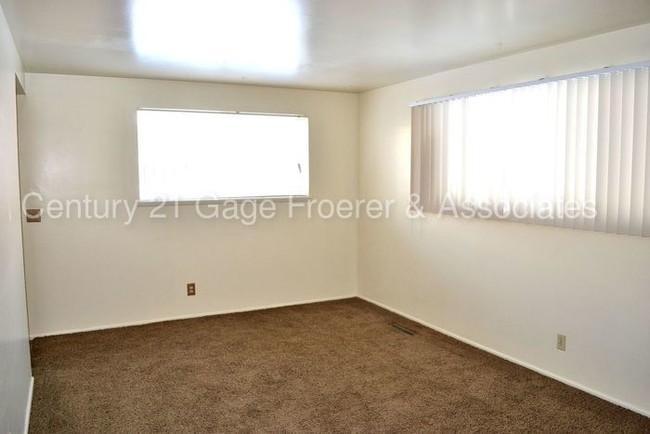 Building Photo - Clearfield 2 Bedroom Apartment
