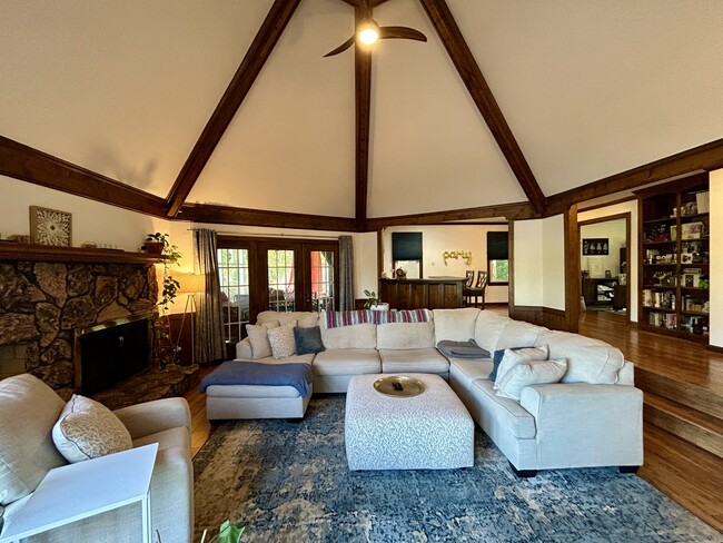 Building Photo - 805 De La Fayette Ct