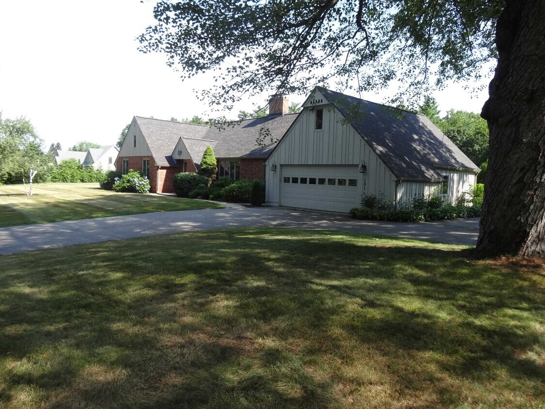 Primary Photo - 101 Drinkwater Rd