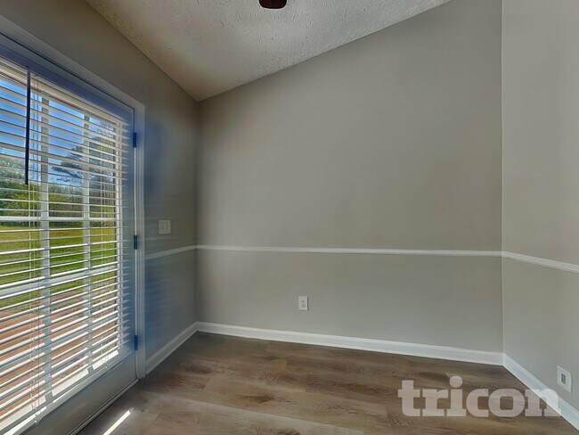 Foto del edificio - 4031 Daylily Way