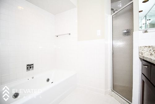 Primary Photo - 312 W Belden Ave