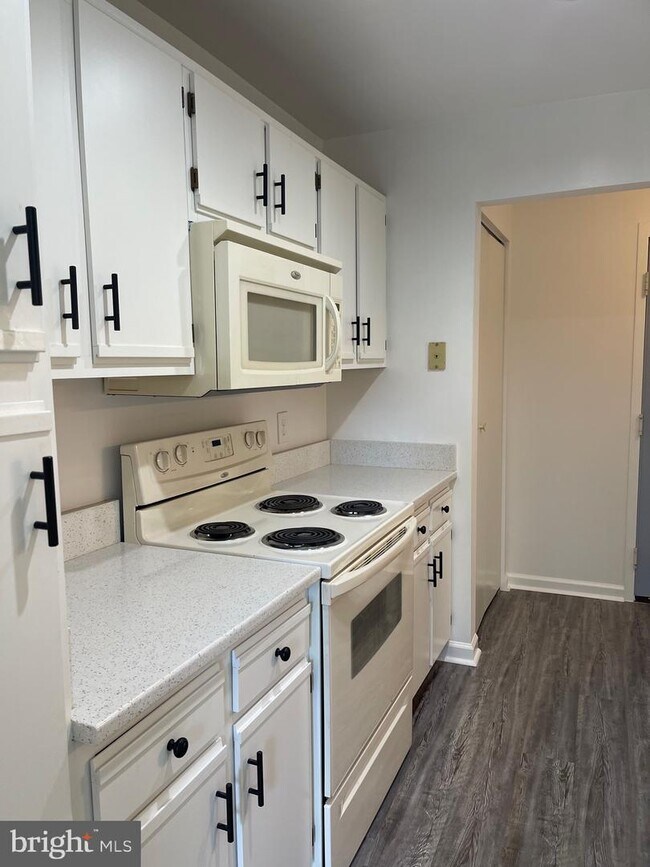 Foto del edificio - 7802 Guildberry Ct