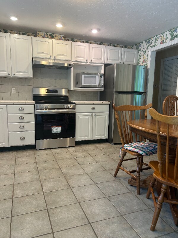 Building Photo - 44 Meeting House Ln