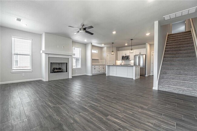 Foto del edificio - 1727 W Whitney Ln