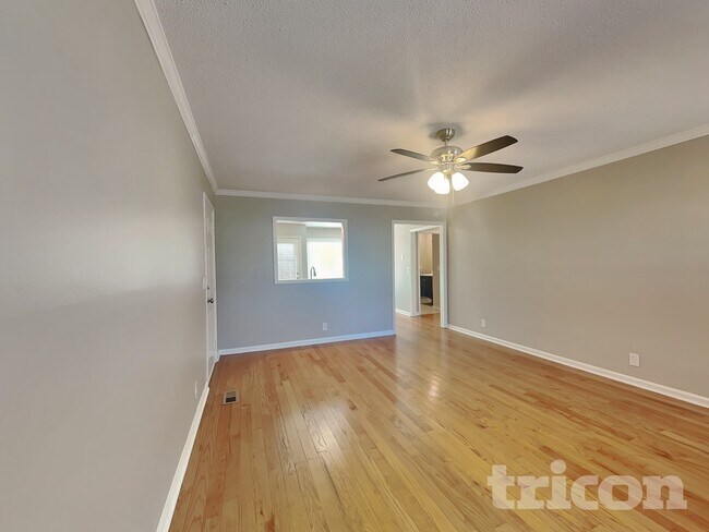 Foto del edificio - 2113 Putnam Ln