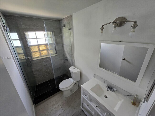 Foto del edificio - 17240 NW 52nd Ave