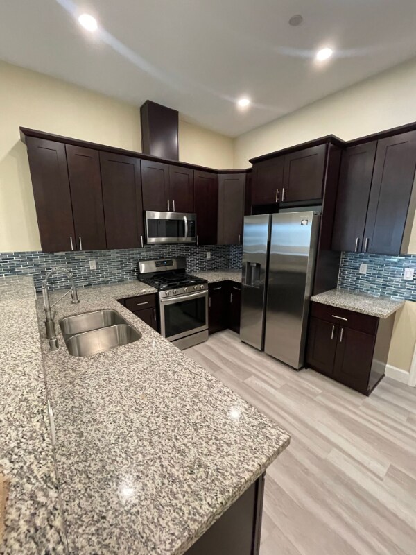 Foto principal - 2291 Dunlop St
