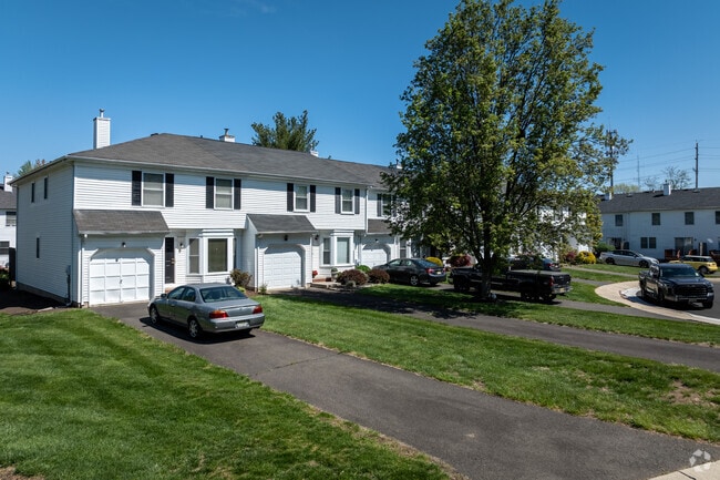 Building Photo - Middlesex Village Townhomes