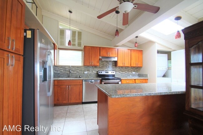 Building Photo - 3 br, 3 bath House - 1762 Halekoa Drive