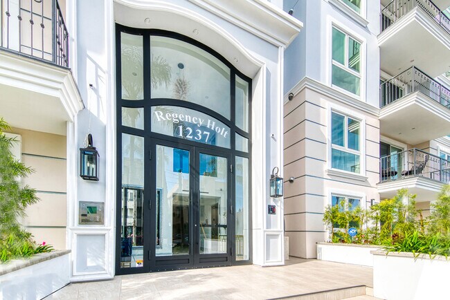 Foto del edificio - 1237 S Holt Ave