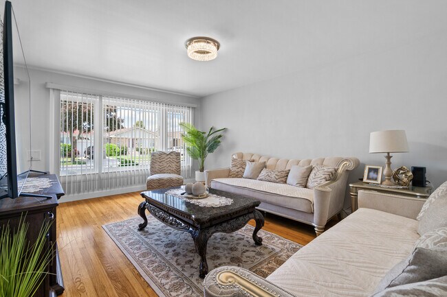 Foto del edificio - 7625 W Strong St