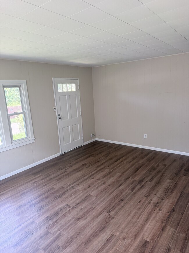 Building Photo - 2440 Ulrich Ave