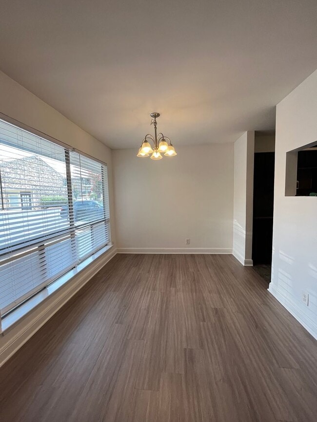 Foto del edificio - 500 E Riverside Dr