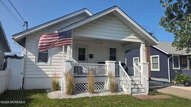 Building Photo - 318 18th Ave