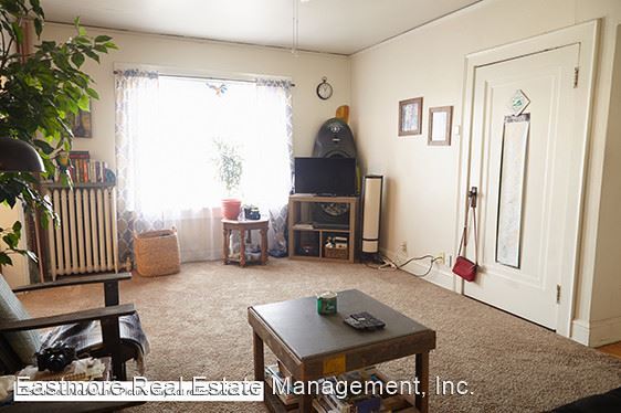 Foto del edificio - 2632 N Oakland Ave