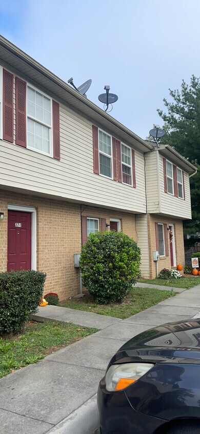 Primary Photo - 382 Woodstock Ln