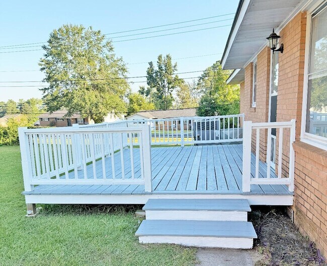 Foto del edificio - 401 Windridge Dr