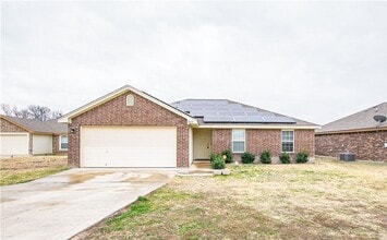 Building Photo - 2613 Turning Crk St