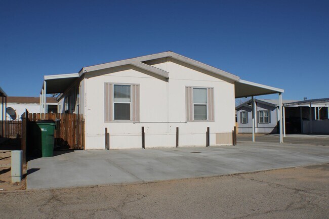 Building Photo - Spacious 3-Bed, 2-Bath Mobile Home in California City – Convenient & Cozy!