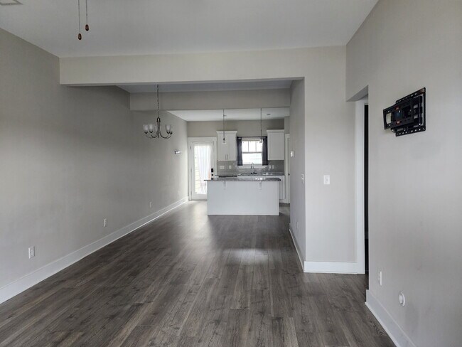 Building Photo - Pet-Friendly 2-Bedroom Townhome with Pool & Covered Parking