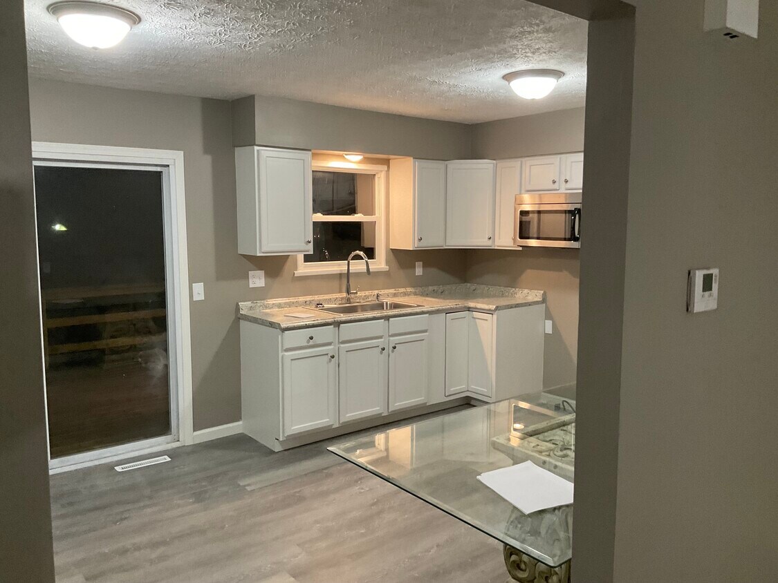 Foto principal - 1814 Lakeview Dr