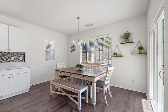 Foto del edificio - NEWER 3BD/2.5BA Home in desired Main Ranch Development in El Cajon!