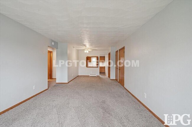 Building Photo - 3310 Arlington Ave