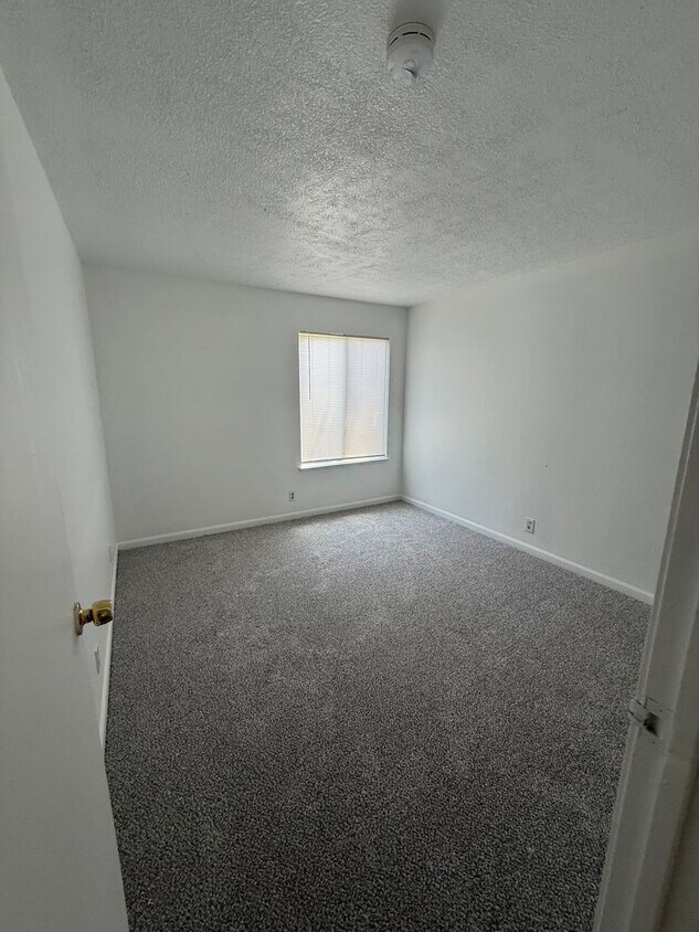 Foto principal - Beautifully Newly Refurbished Condo, 2 Bed...