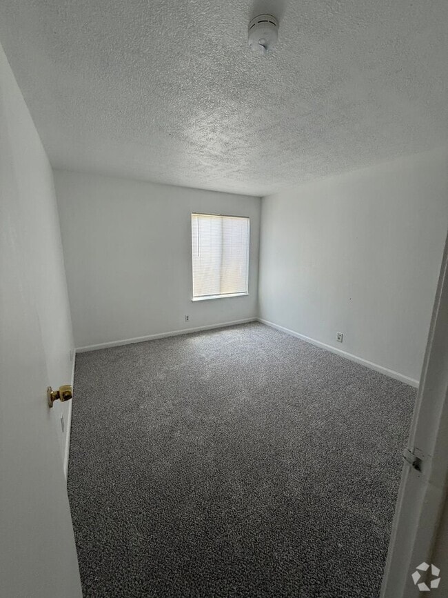 Building Photo - 1537 Delucchi Ln