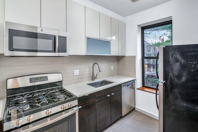 Foto del edificio - 565 Chauncey St