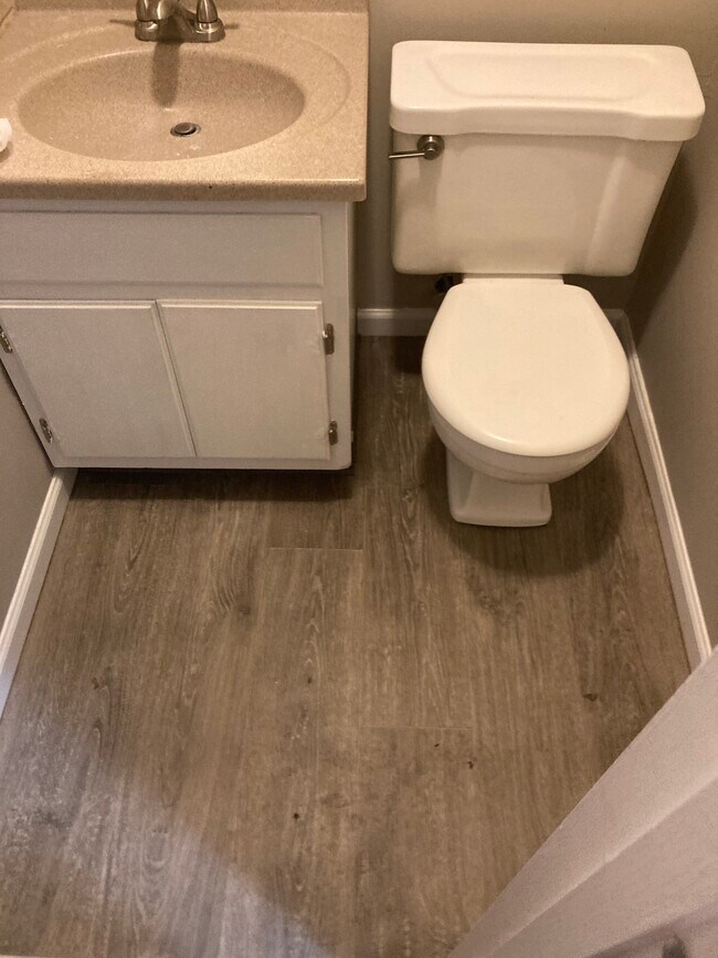Foto del edificio - 831 Clareridge Ln